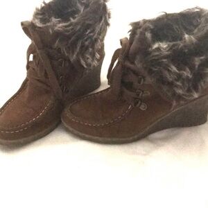 Hot kiss lace up suede wedge ankle boots Sz 5.5